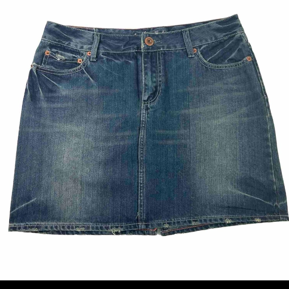 American Eagle Denim Mini Skirt Medium Wash Distressd Women’s Size‎ 8 NWT